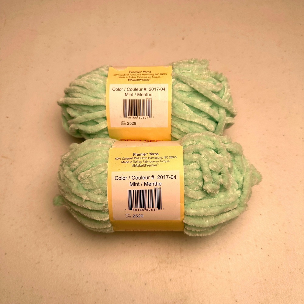 Premier Just Chenille Yarn Mint Green Super Bulky 2 Skeins Matching Lot# - Picture 3 of 4